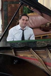 Gevorg Darbinyan - Komponist, Pianist